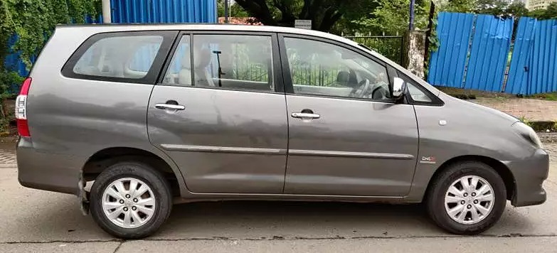 Toyota Innova(2009-2012) 2.5 G 7 Str Bs-iii